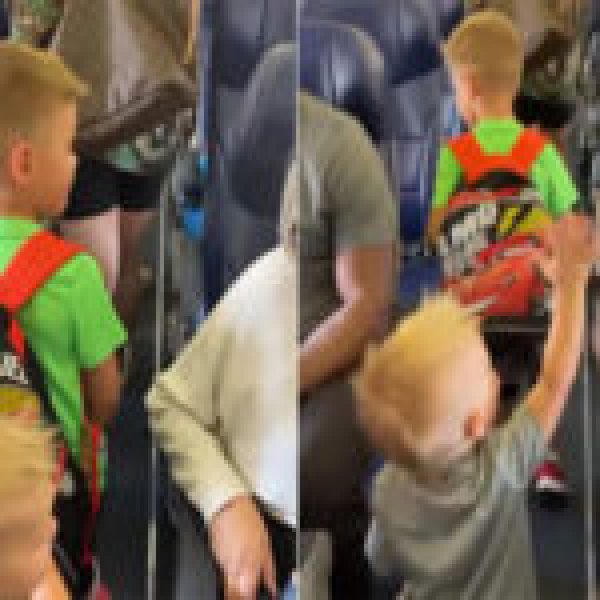 फ्लाइट में घुसते ही बच्चे की इस हरकत से सरप्राइज हो गए यात्री, देखें क्यूट VIDEO