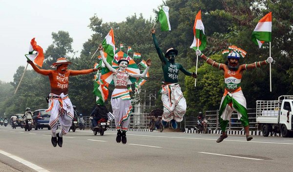 आत्मानुशासन नहीं होने से लोकतांत्रिक व्यवस्था अपना अर्थ खोने लगती है