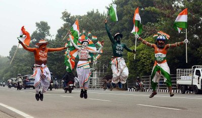 आत्मानुशासन नहीं होने से लोकतांत्रिक व्यवस्था अपना अर्थ खोने लगती है