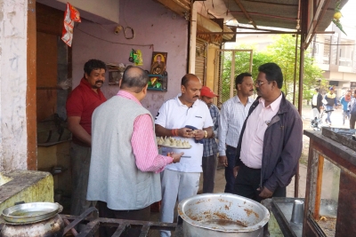 प्रतिबंधित प्लास्टिक कैरीबैग रखने वालों पर हुई कार्यवाही