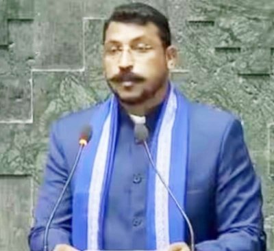 संसद में शपथ लेते ही चंद्रशेखर ने दिखाए कड़े तेवर, बीजेपी सांसद ने टोका तो सुना दी खरी-खरी