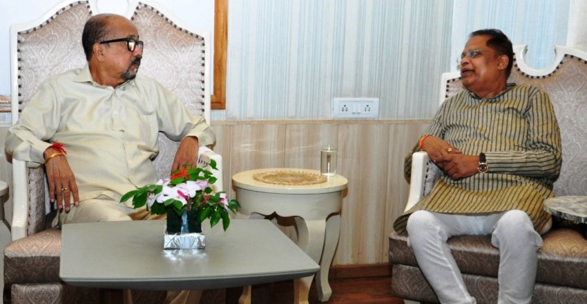 राज्यपाल  डेका से विधायक  अग्रवाल ने भेंट की