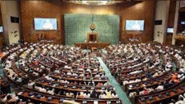 लोकसभा में पेश हुआ वक्फ संशोधन बिल, विपक्ष ने किया विरोध