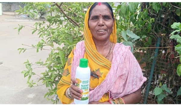 नैनो उर्वरकों के प्रयोग से ग्राम उतई की महिला किसान अंजनी ने गेंहू की फसल में हासिल किया बंपर उत्पादन, लागत घटने से बढ़ी आमदनी
