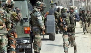 त्राल के रिहायशी इलाके में सुरक्षाकर्मियों का तलाशी अभियान, 2 आतंकी ढेर