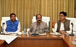 उप मुख्यमंत्री  अरुण साव ने वन एवं पर्यावरण मंत्री  केदार कश्यप और वित्त मंत्री ओ.पी. चौधरी के साथ