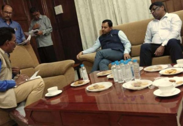 किसानों को पर्याप्त मात्र में खाद-बीज उपलब्ध कराया जाये