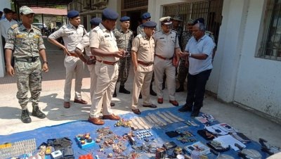 राजनांदगांव : बड़ी तादाद में नक्सलियों का डंप सामान बरामद